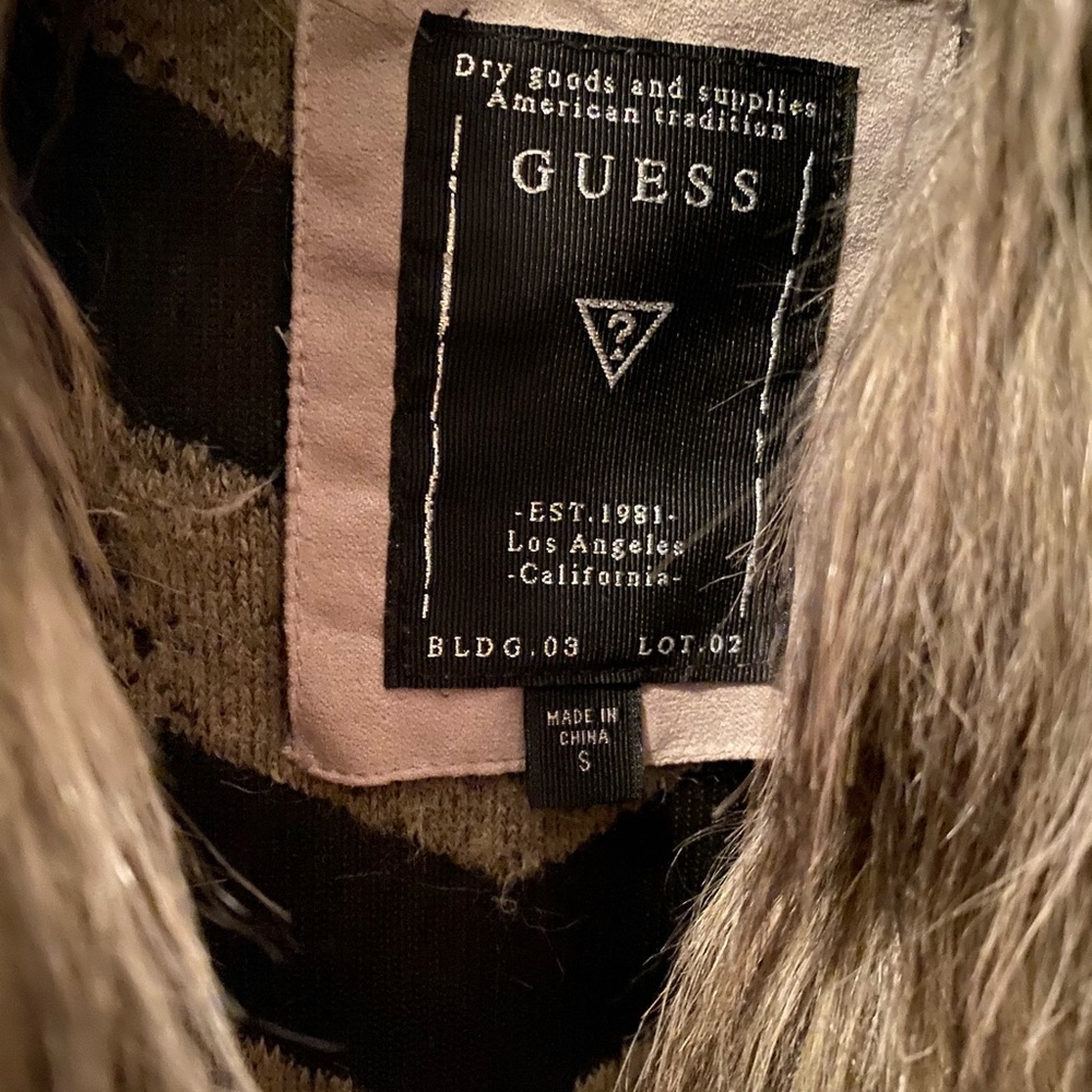 Guess faux fur vest size small - Picture 3 of 3